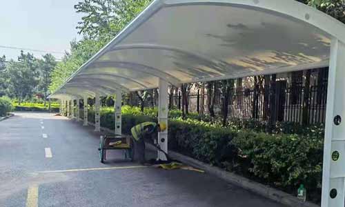 哈爾濱膜結(jié)構(gòu)車棚頂部污垢堆積因素有哪些？