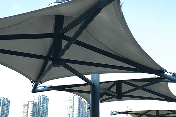 政府學校高檔小區(qū)都在安裝的環(huán)保膜結構車棚咋回事呢？