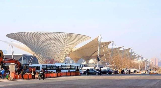 張拉膜結(jié)構(gòu)具有哪些特性？